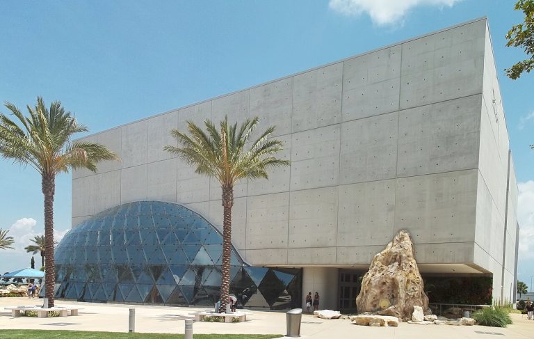 St. Petersburg, Florida: Salvador Dalí Museum / @wikimedia